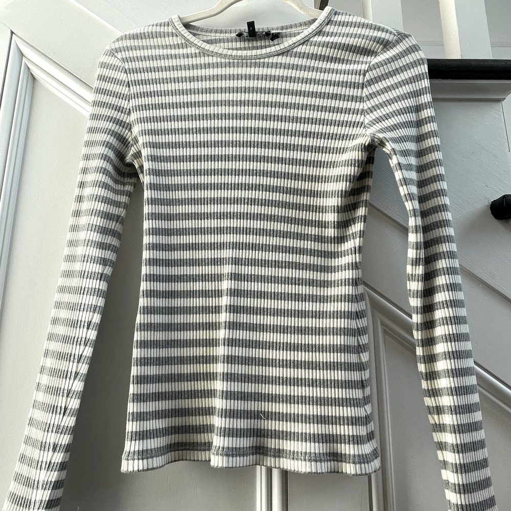 Theory size small long sleeve striped tee!